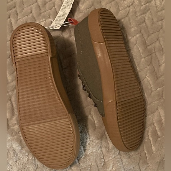 Unisex toddler textured sneakers 💃🏽💃🏽 - Picture 2 of 4